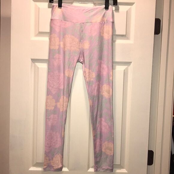 (5/$25) LuLaRoe Lavender Rose Print leggings - Picture 1 of 4